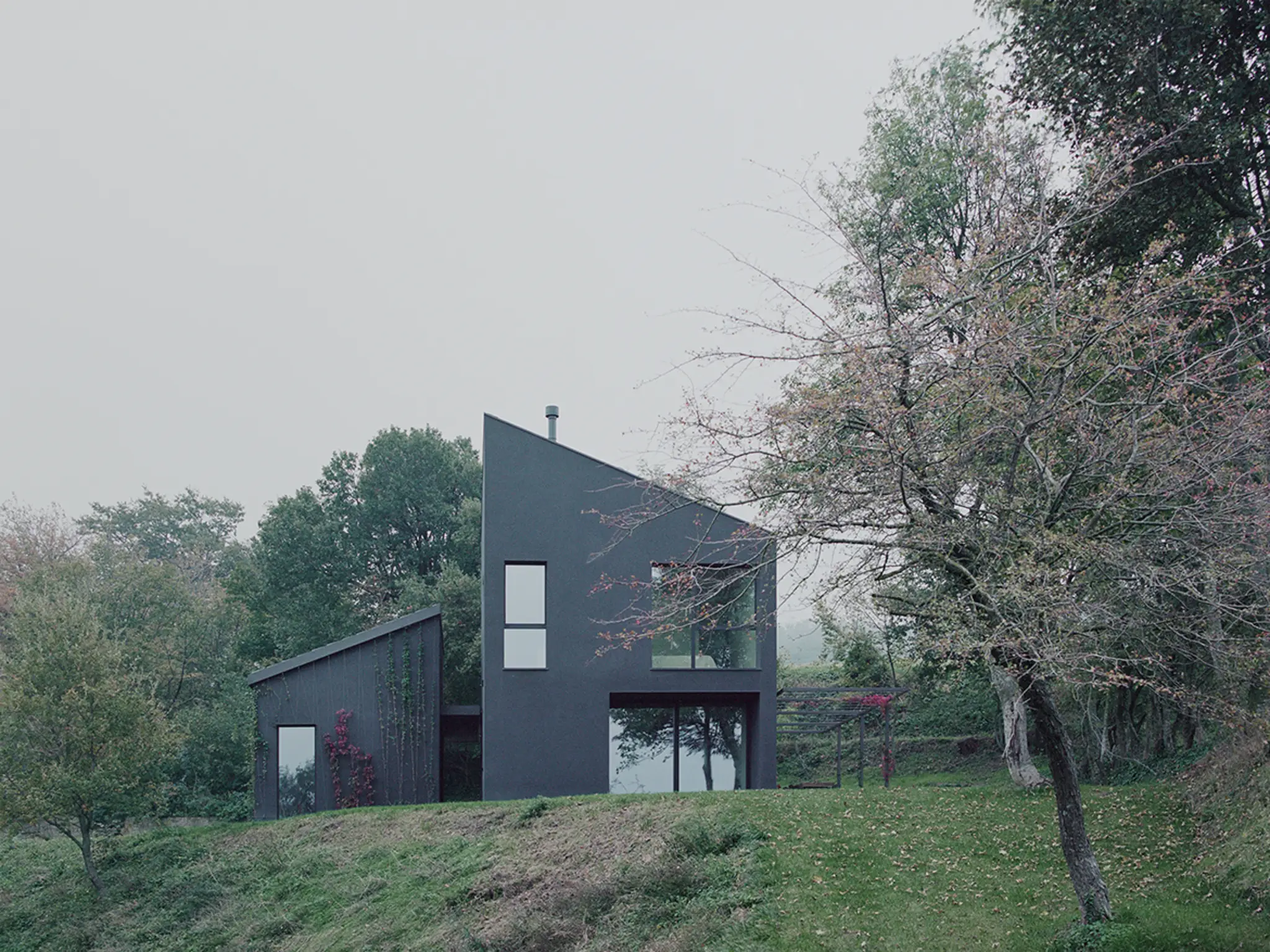 Casa sull'Appennino Bolognese, esterno, Loiano BO, LADO Architetti, foto Marcello Mariana