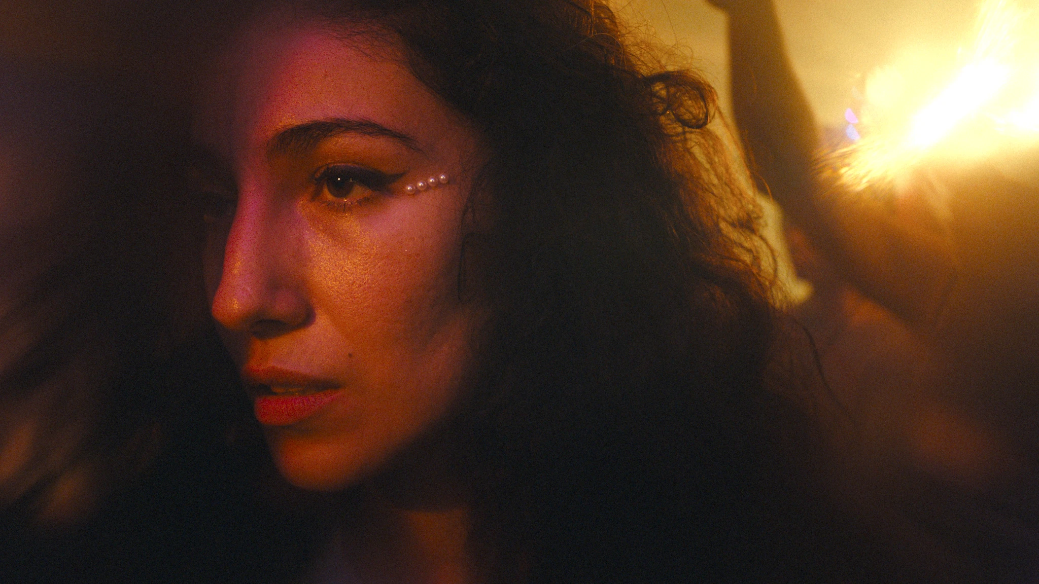 Una sconosciuta a Tunisi, un film di Mehdi Barsaoui (2024)