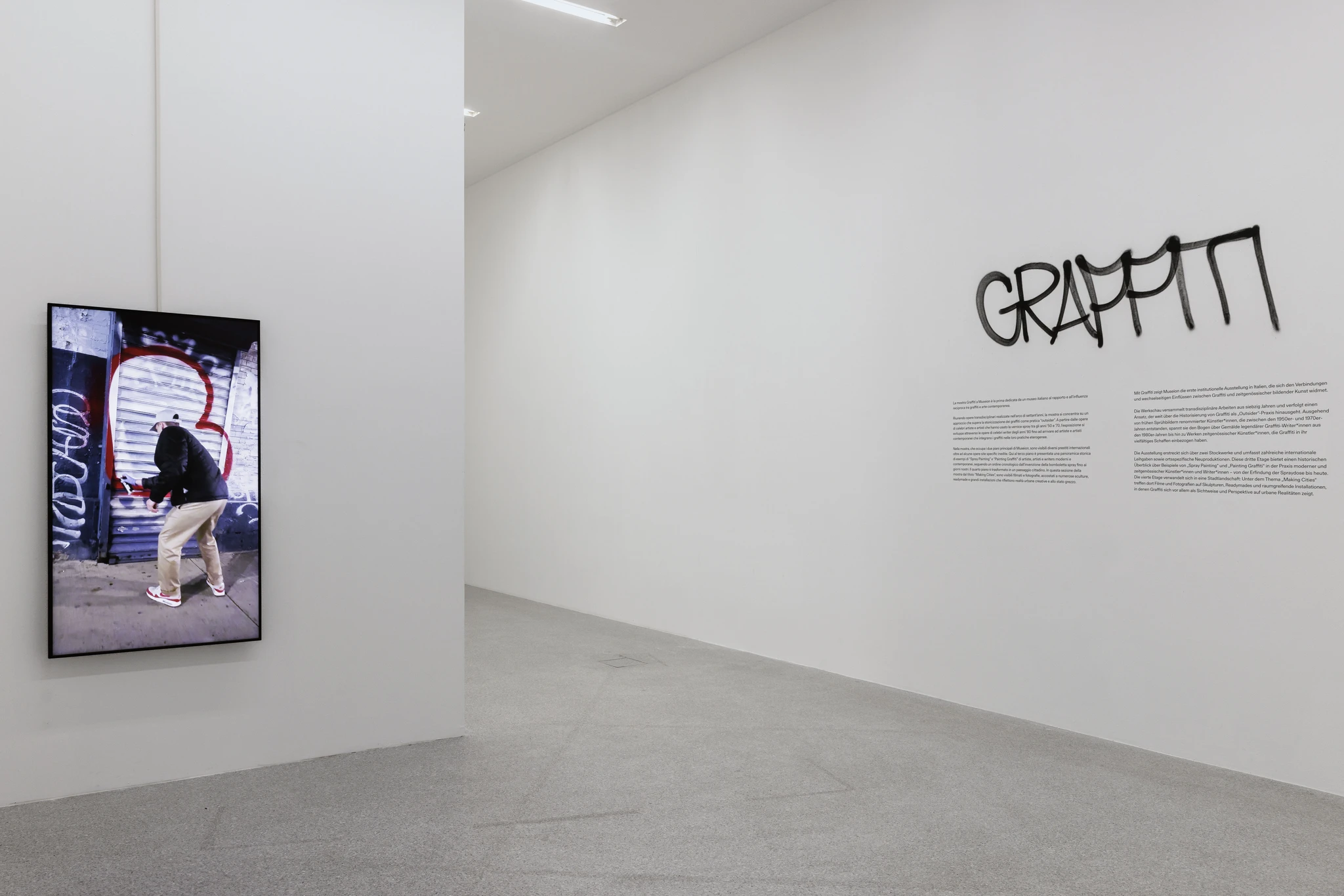 Vista della mostra "Graffiti", Museion (2025) - Ben Solomon, Dirty Laundry (False & Blake), 2023 - ph Luca Guadagnini