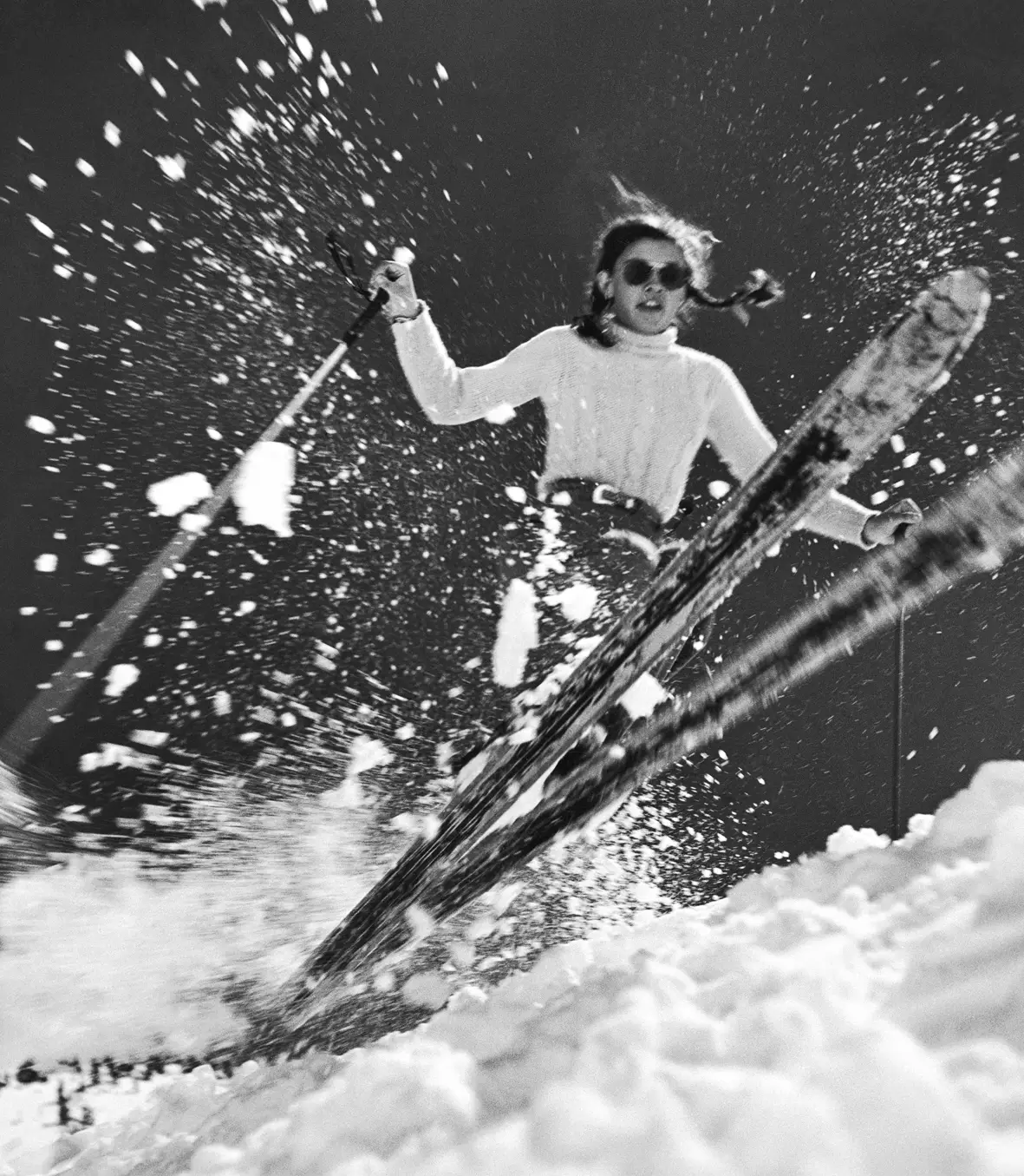 La quindicenne prodigio dello sci Andrea Mead Lawrence si allena per i Giochi olimpici invernali. Pico Peak, Vermont, Stati Uniti. Immagine di George Silk. © 1947. The Picture Collection LLC.