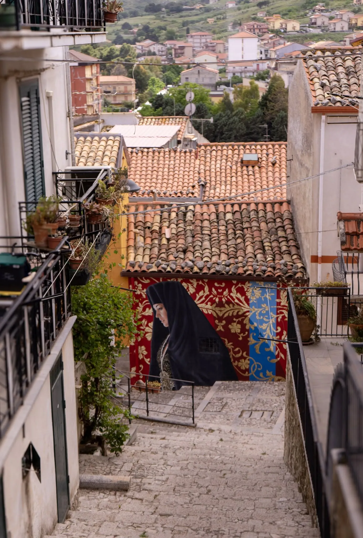 I murales del quartiere Sheshi, Piana degli Albanesi (PA) - &copy; Konrad Conrad (Facebook)